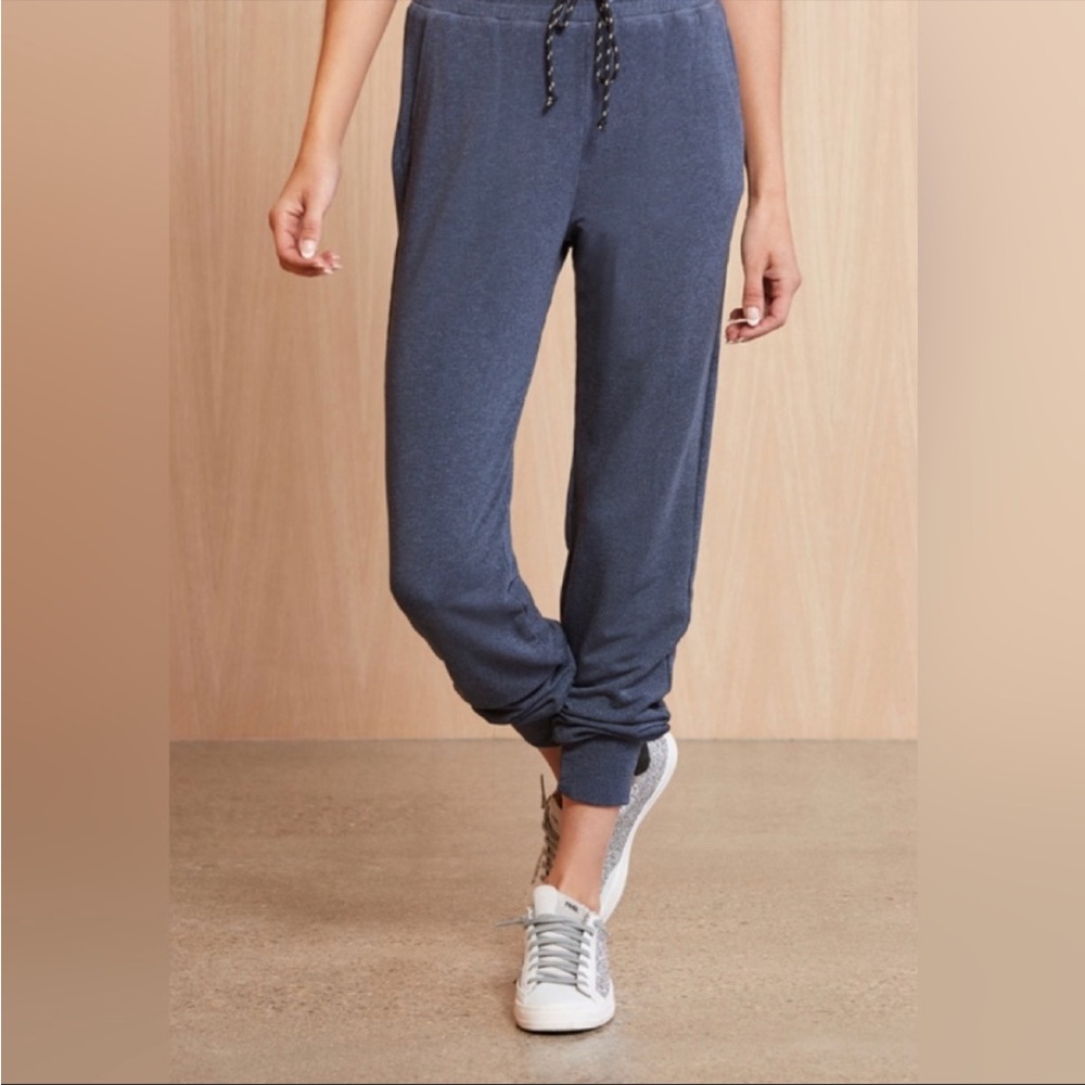 Sundry for Evereve Everyday Pocket Jogger in blue Size Small EUC